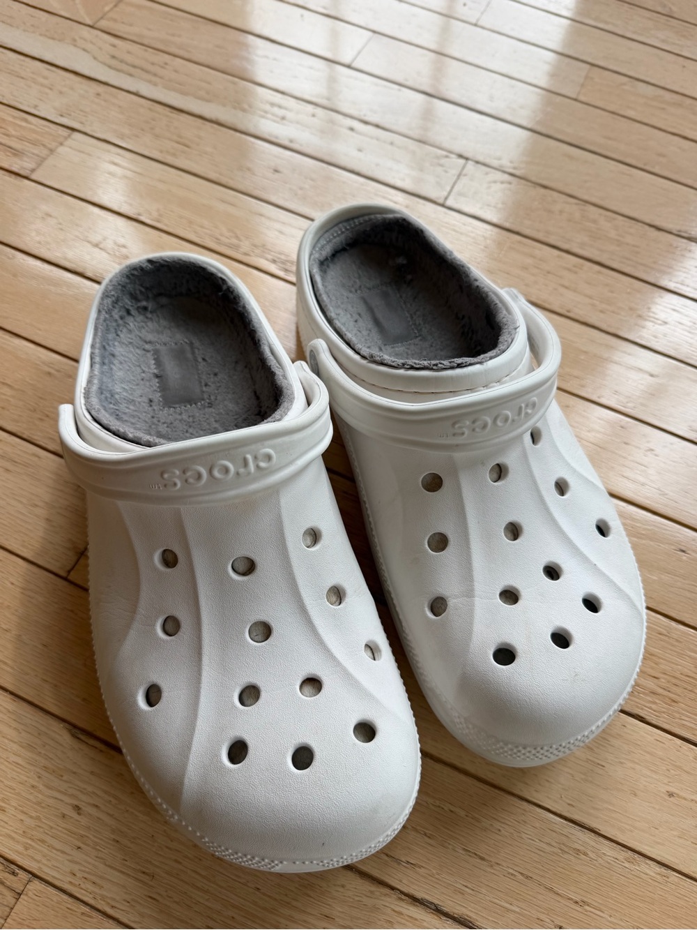 CROCS White Slip-On Faux-Fur Lined Clogs, Men’s Size 12